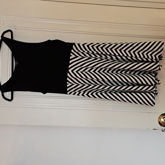 Soprano Black and White Sleeveless Chevron Dress, Sz M, Lightweight, GUC - Picture 2 of 7